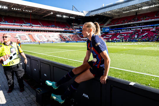 Fridolina Rolfö of Barcelona celebrates