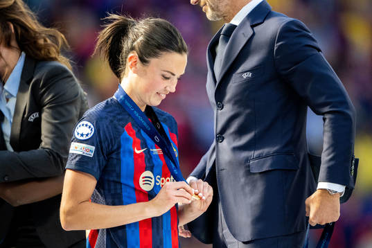 Ingrid Syrstad Engen of Barcelona celebrates with her gold