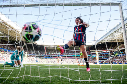 Mariona Caldentey of Barcelona celebrates and goalkeeper