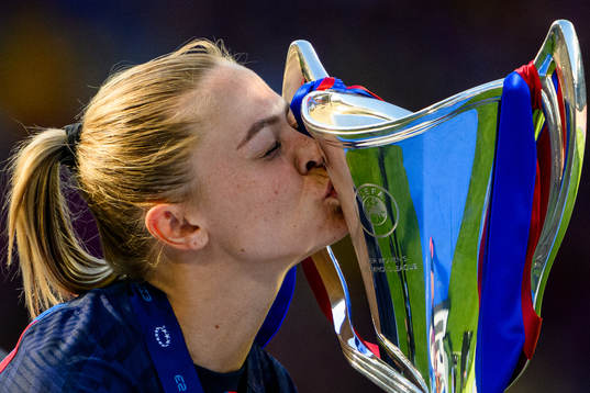 Fridolina Rolfö of Barcelona kisses the trophy