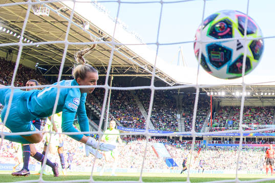Patri Guijarro of Barcelona scores 1-2 behind goalkeeper