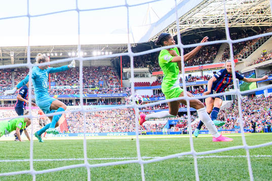 Fridolina Rolfö of Barcelona scores 3-2 behind goalkeeper
