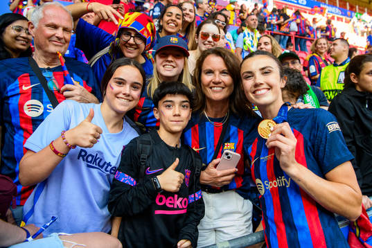 Ingrid Syrstad Engen of Barcelona celebrates with her gold