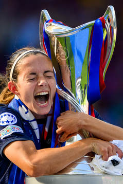 Aitana Bonmati of Barcelona hugs the trophy