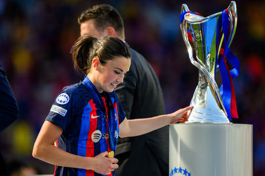 Ingrid Syrstad Engen of Barcelona with the trophy