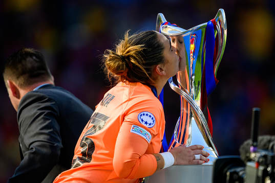 Goalkeeper Catalina Coll of Barcelona kisses the trophy