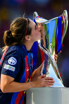 Mariona Caldentey of Barcelona kisses the trophy