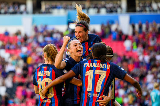Patri Guijarro celebrate with Fridolina Rolfö and her