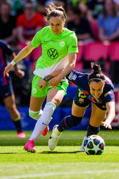 Lucy Bronze of Barcelona