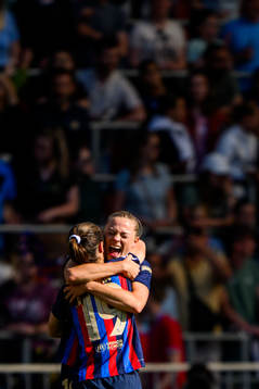 Fridolina Rolfö celebrates with Bruna Vilamala of Barcelona