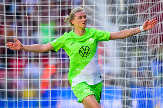 Alexandra Popp of Wolfsburg celebrates