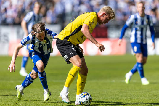 IFK Göteborgs Gustaf Norlin och Mjällbys Herman Johansson