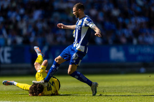 Mjällbys Colin Rösler och IFK Göteborgs Marcus Berg