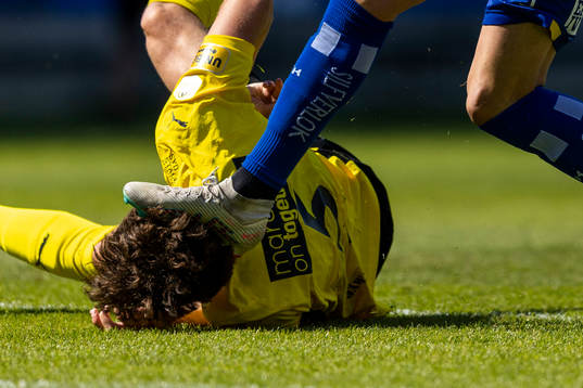 Mjällbys Colin Rösler och IFK Göteborgs Marcus Berg
