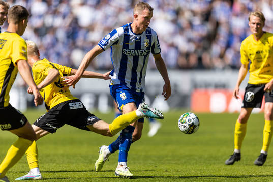 Mjällbys Otto Rosengren och IFK Göteborgs Adam Carlén