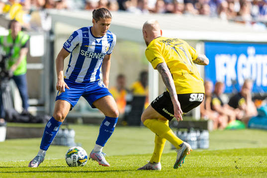 IFK Göteborgs Eman Markovic och Mjällbys Adam Ståhl