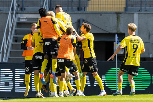 Mjällbys spelare jublar