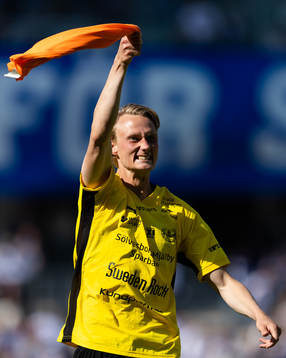 Mjällbys Alexander Johansson jublar