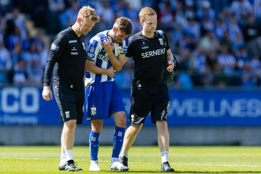 IFK Göteborgs Emil Salomonsson skadar sig och tvingas byta