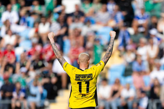 Mjällbys Adam Ståhl jublar