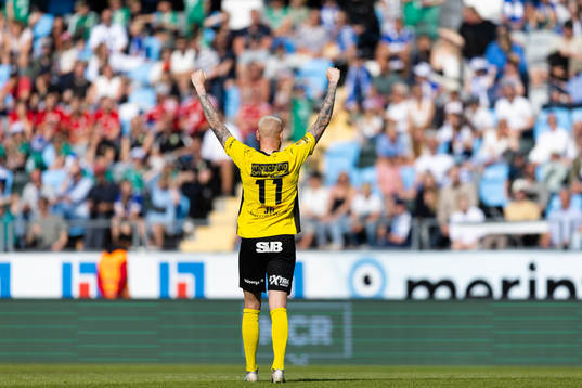 Mjällbys Adam Ståhl jublar