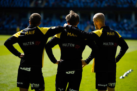 Mjällby spelare innan fotbollsmatchen i Allsvenskan mellan