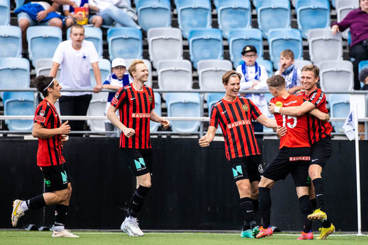 Brommapojkarnas spelare jublar