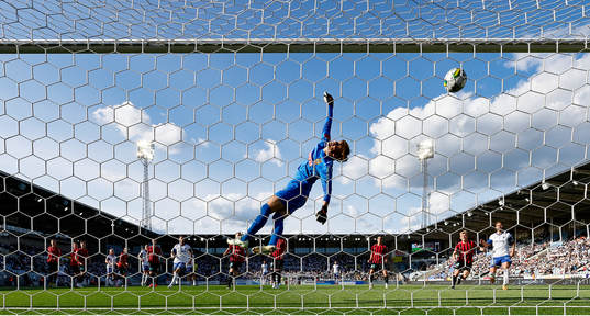 Brommapojkarnas målvakt Filip Sidklev