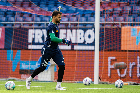 Sten Michael Grytebust of Aalesund warms up