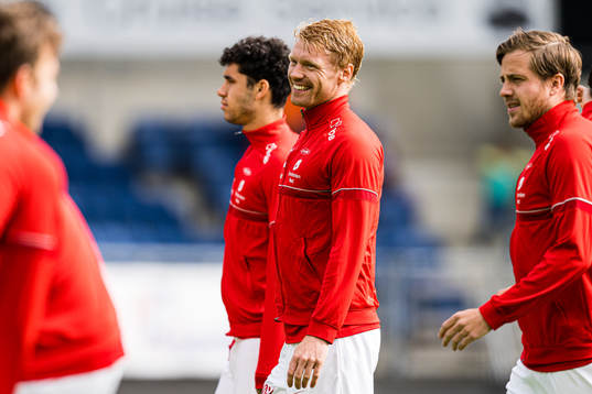 Sivert Heltne Nilsen of Brann warms up