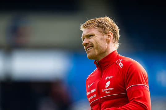 Sivert Heltne Nilsen of Brann warms up