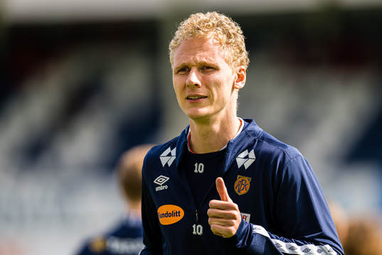 Kristoffer Barmen of Aalesund warms up