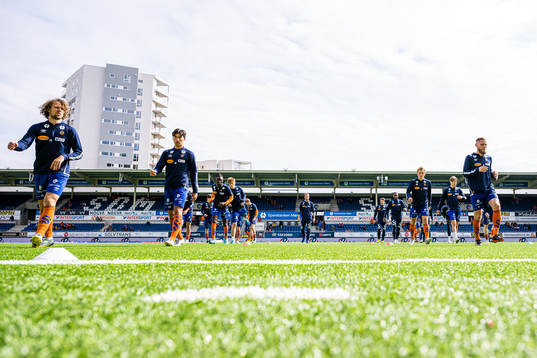 Alexander Munksgaard and David Fällman of Aalesund warms up