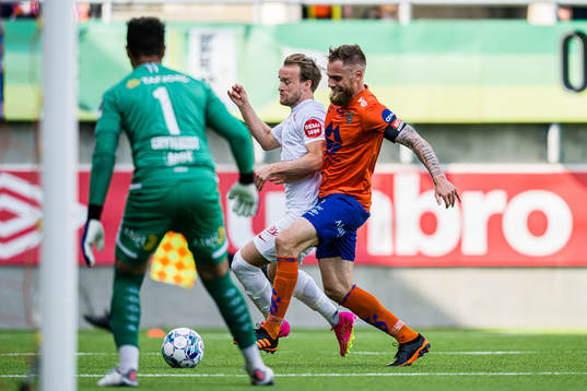 Bård Finne of Brann and David Fällman of Aalesund