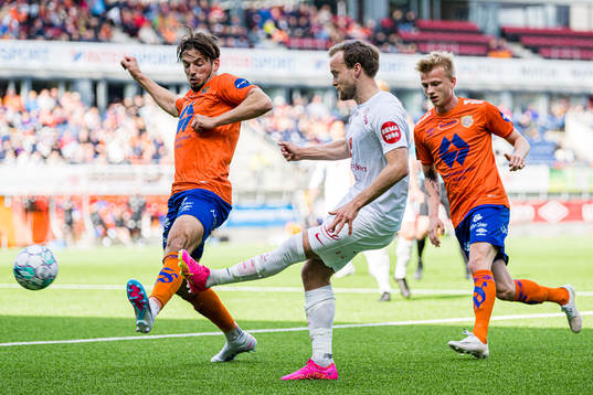 Alexander Munksgaard of Aalesund and Bård Finne of Brann