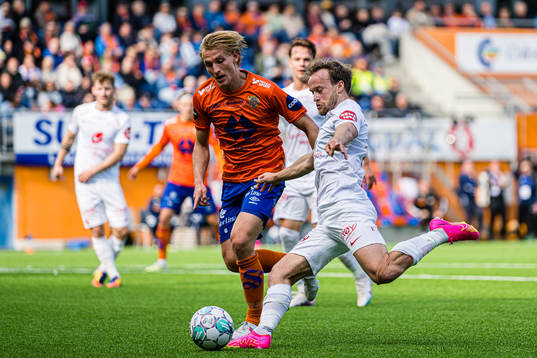 Erlend Segberg of Aalesund and Bård Finne of Brann