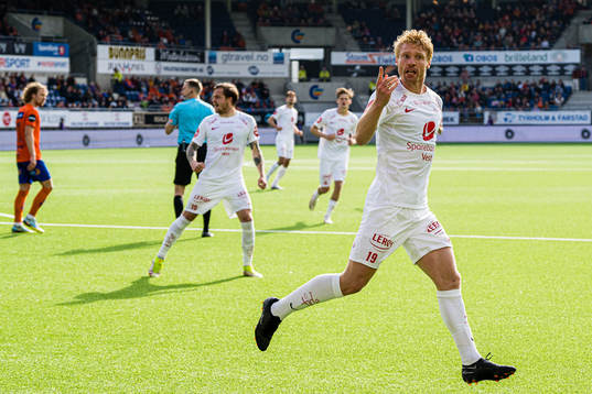 Sivert Heltne Nilsen of Brann celebrates