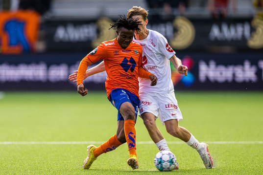 Isaac Atanga of Aalesund and David Møller Wolfe of Brann