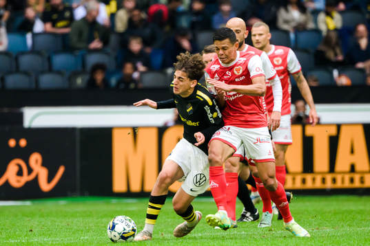 AIKs Robin Tihi och Kalmars Romario Pereira Sipiao