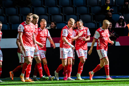 Kalmars spelare jublar