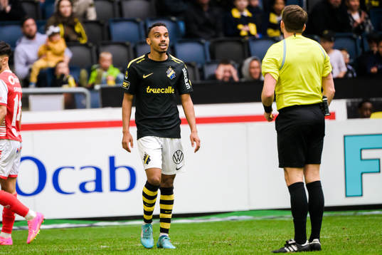 AIKs Bilal Hussein får gult kort