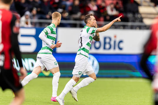 Västerås SKs Filip Tronet jublar
