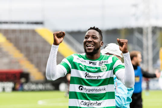 Västerås SKs Frederic Nsabiyumva jublar