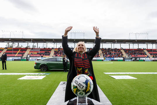 Eva Röse lämnar matchbollen