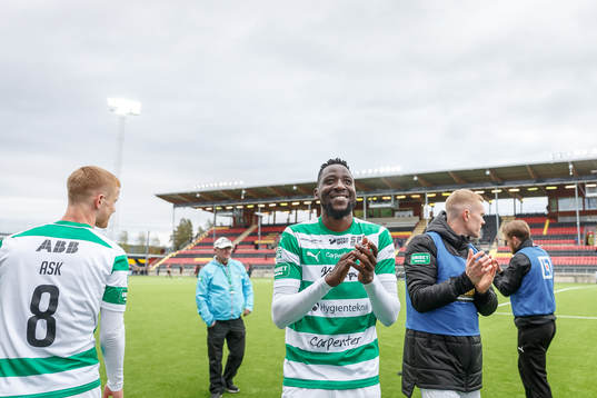 Västerås SKs Frederic Nsabiyumva jublar