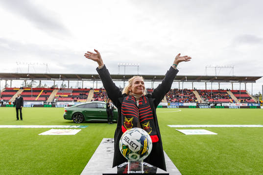 Eva Röse lämnar matchbollen