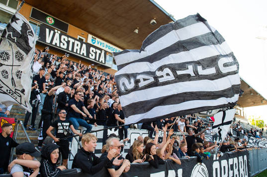 Örebros supportar jublar