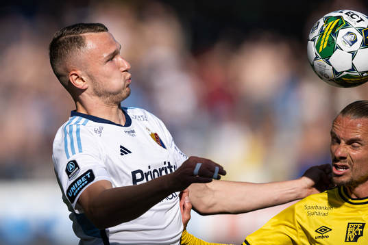 Djurgårdens Piotr Johansson och Elfsborgs Niklas Hult