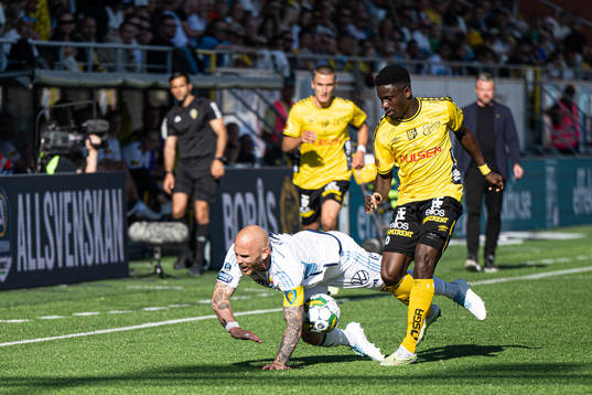 Djurgårdens Magnus Eriksson och Elfsborgs Michael Baidoo