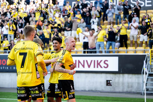 Elfsborgs Johan Larsson jublar